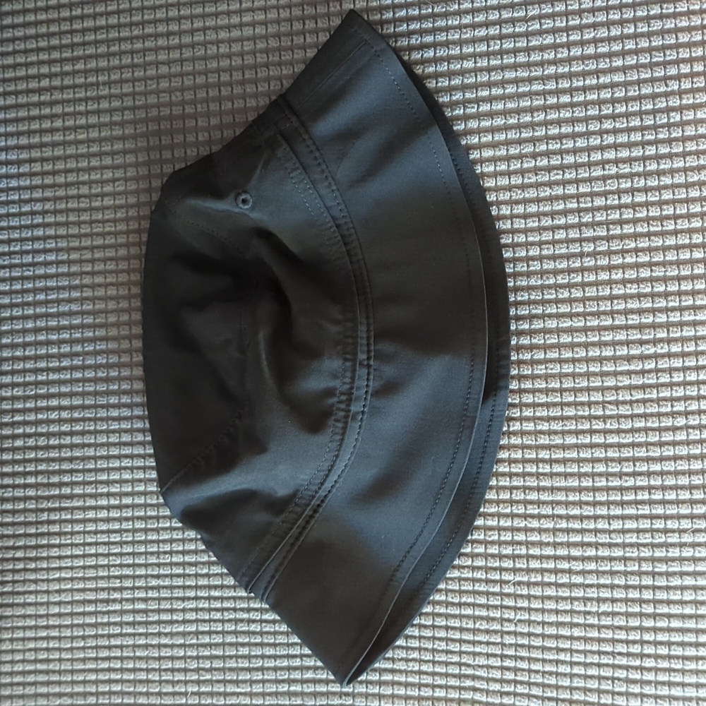 Nwt Athleta bucket hat, black, size medium/large